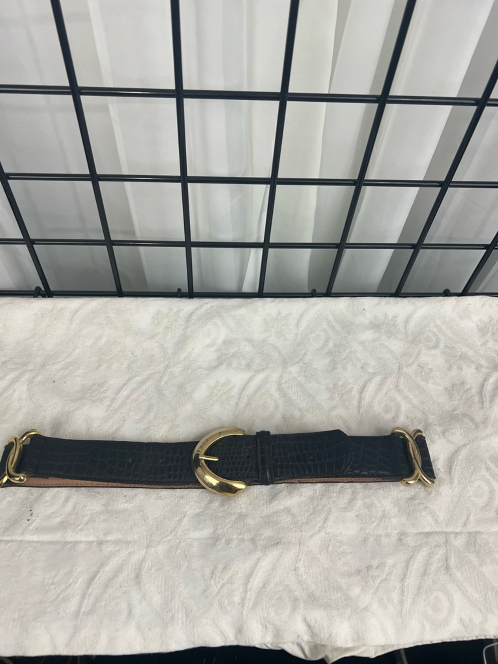 VINTAGE Black Croc-Embossed Leather Belt with Gold Hardware. SIZE SMALL